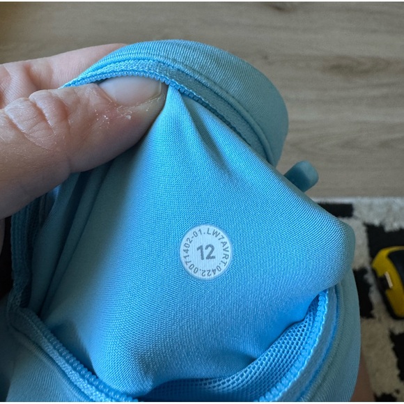 Bright blue lululemon speed up shorts - Picture 2 of 4